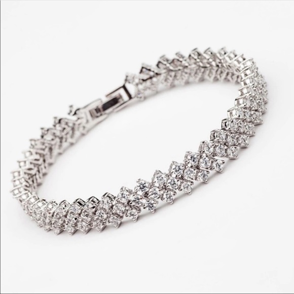 Beautiful Australian Cubic Zirconia Bracelet - Picture 4 of 5